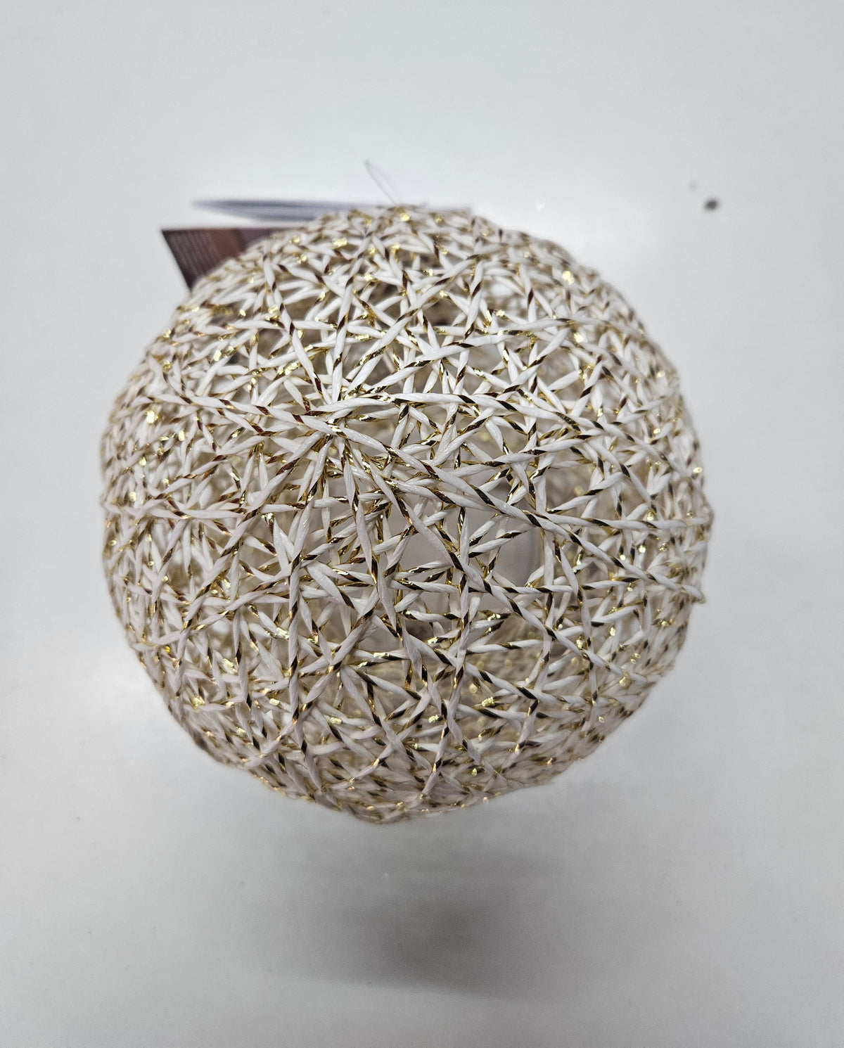 LED Papierkugel 15 cm – Beleuchtete Deko-Kugel Weiß & Gold