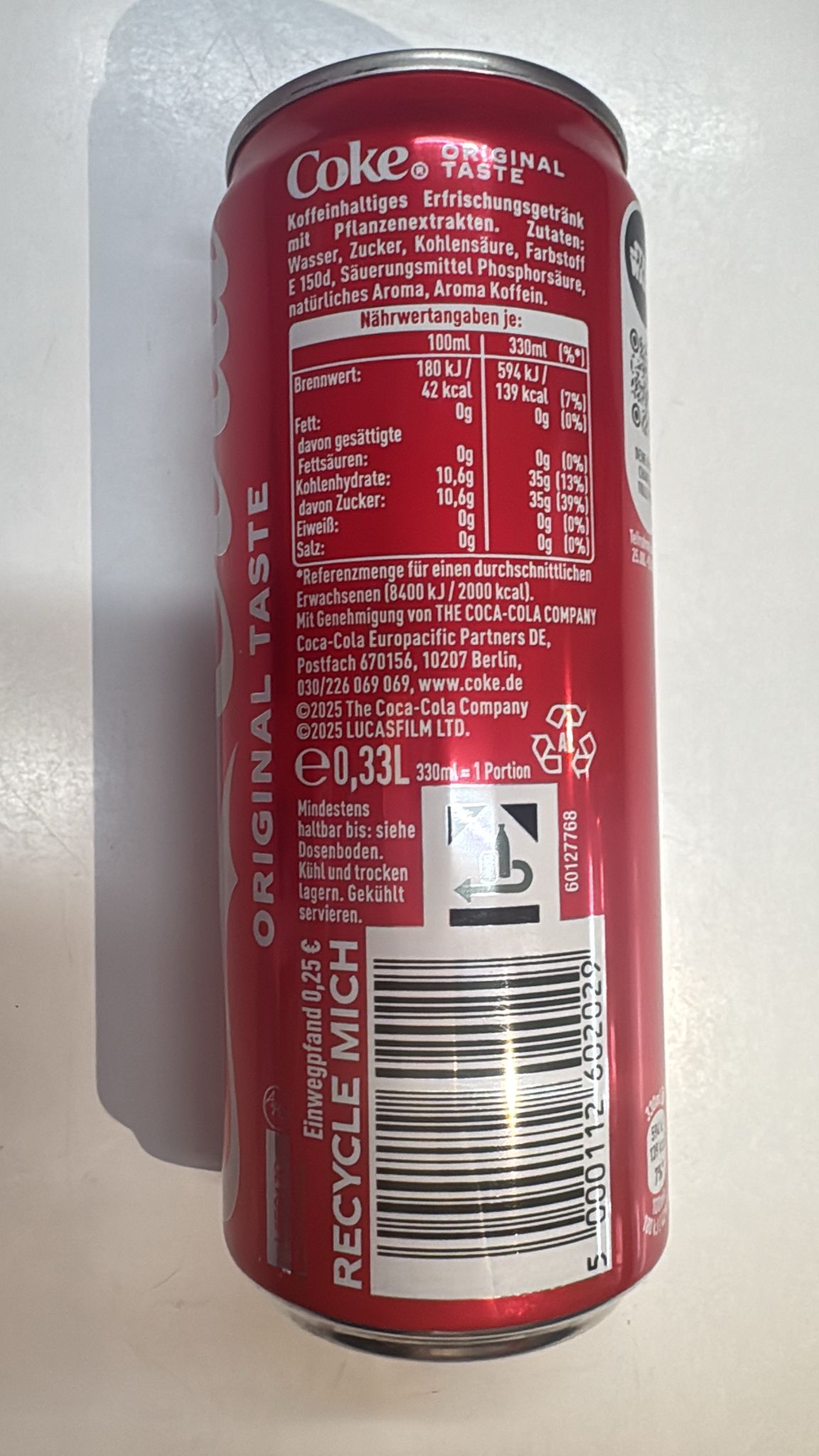 Coca-Cola 0,33 l Dose – Koffeinhaltiges Erfrischungsgetränk mit Pflanzenextrakten