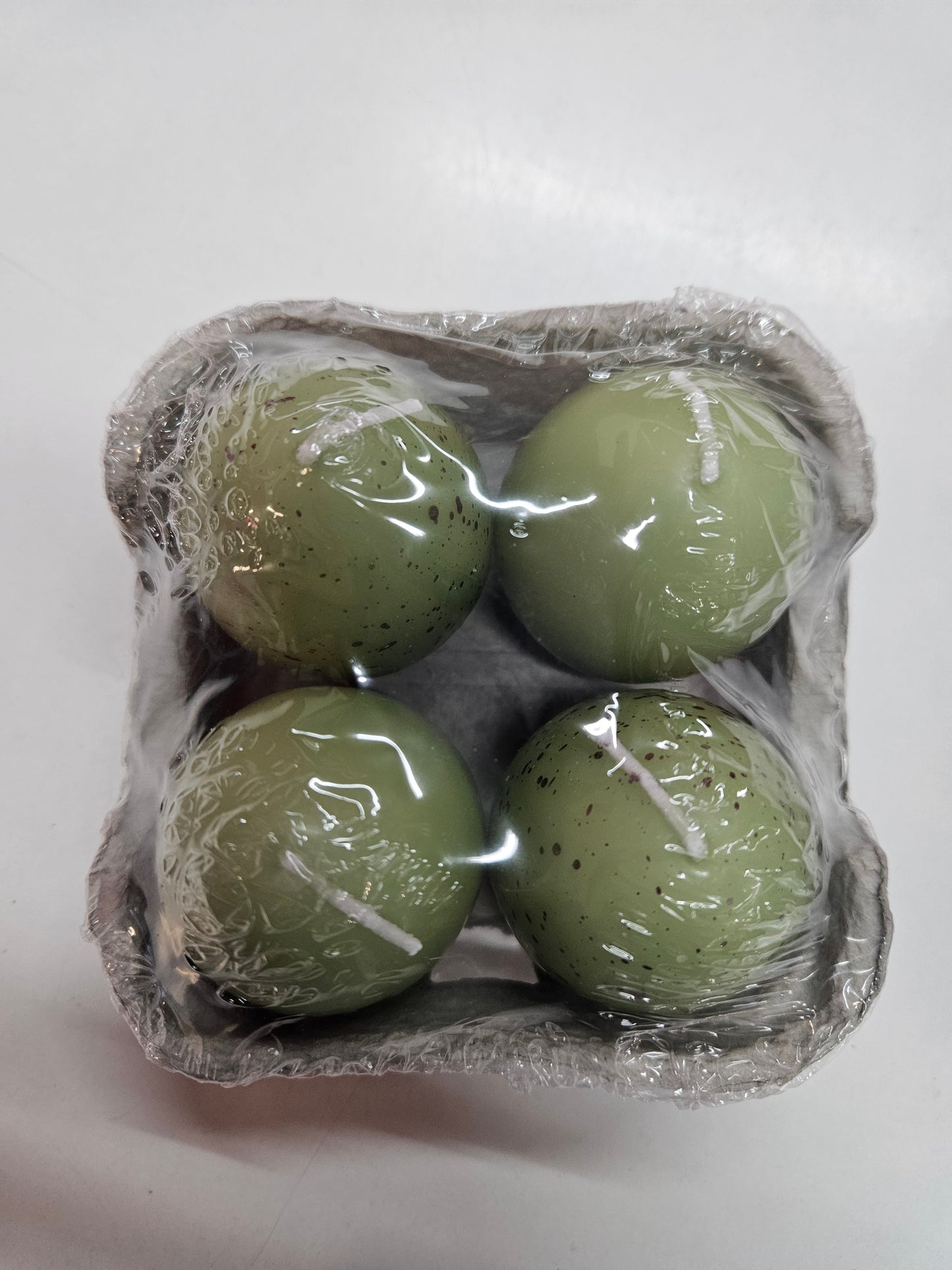 4er Set Ostereier Kerzen Salbeigrün – Osterdeko im Eierkarton