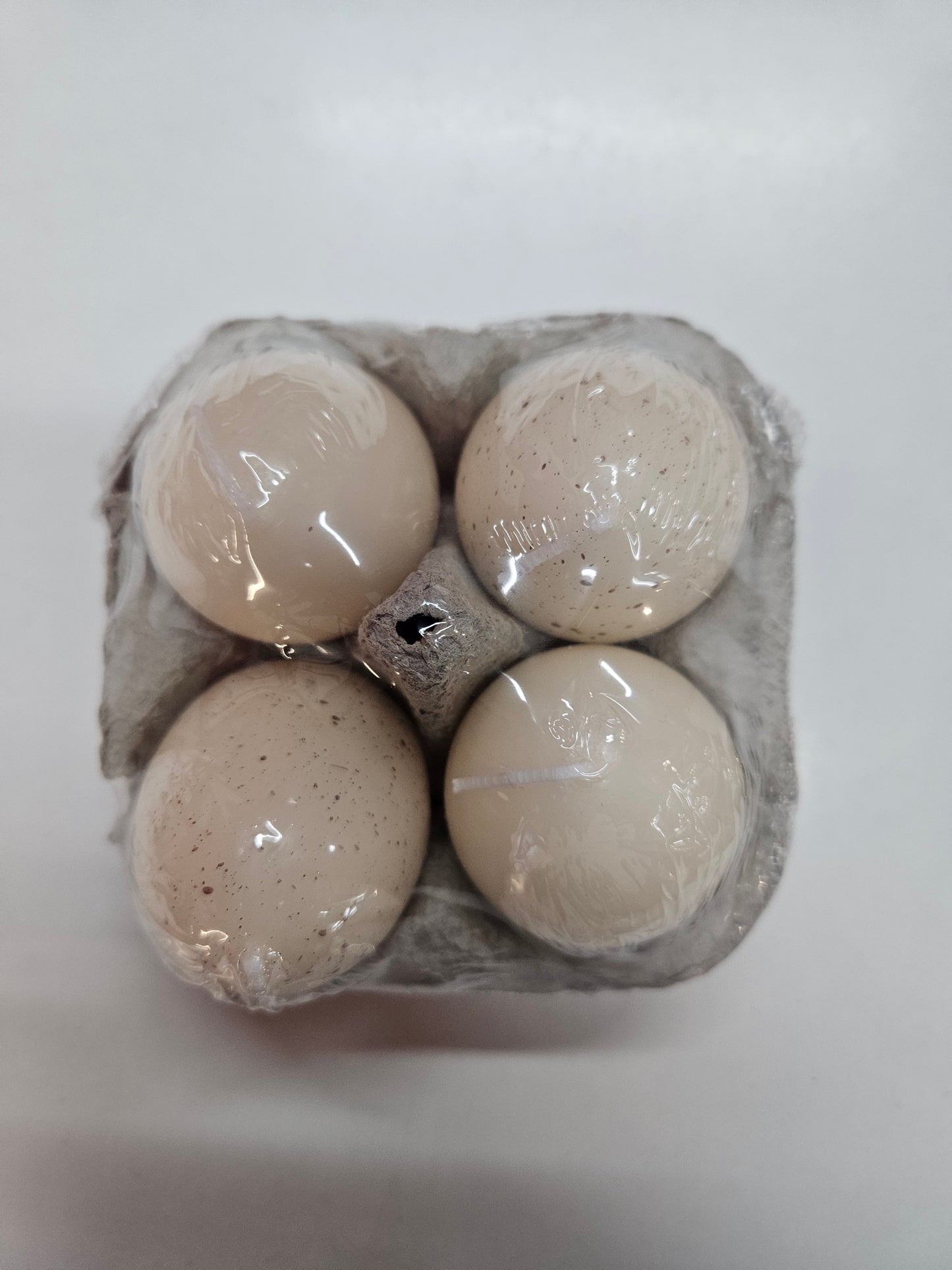 4er Set Ostereier Kerzen Cremeweiß – Osterdeko im Eierkarton